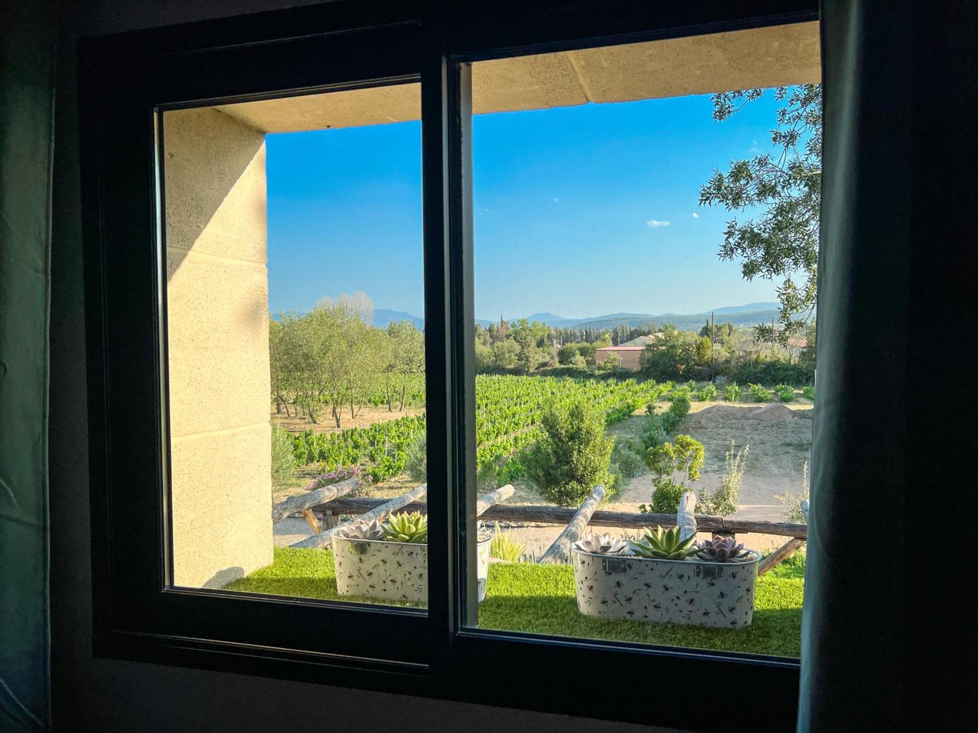 Au Milieu Des Vignes Hotel Thuir Exterior photo