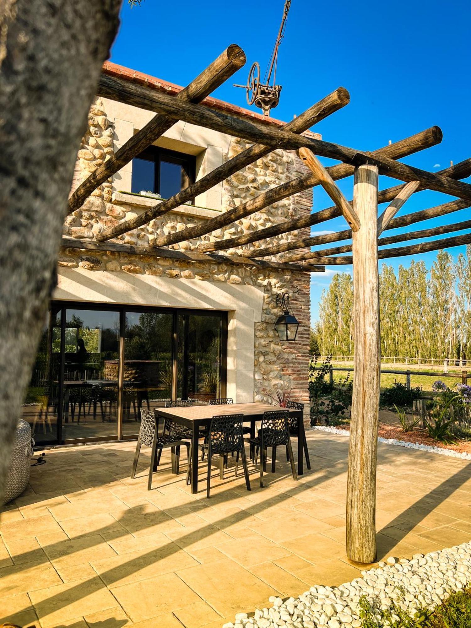 Au Milieu Des Vignes Hotel Thuir Exterior photo