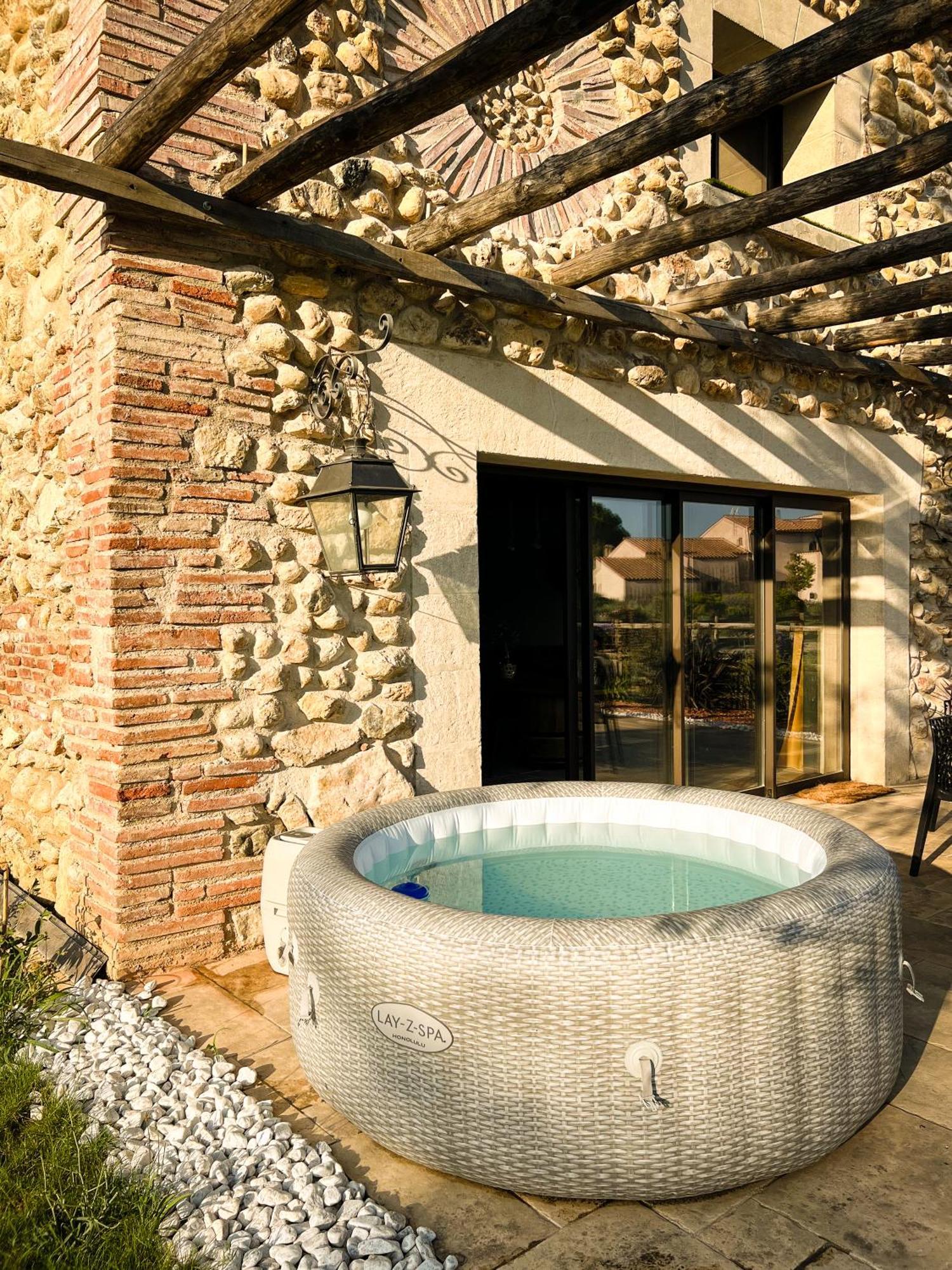 Au Milieu Des Vignes Hotel Thuir Exterior photo